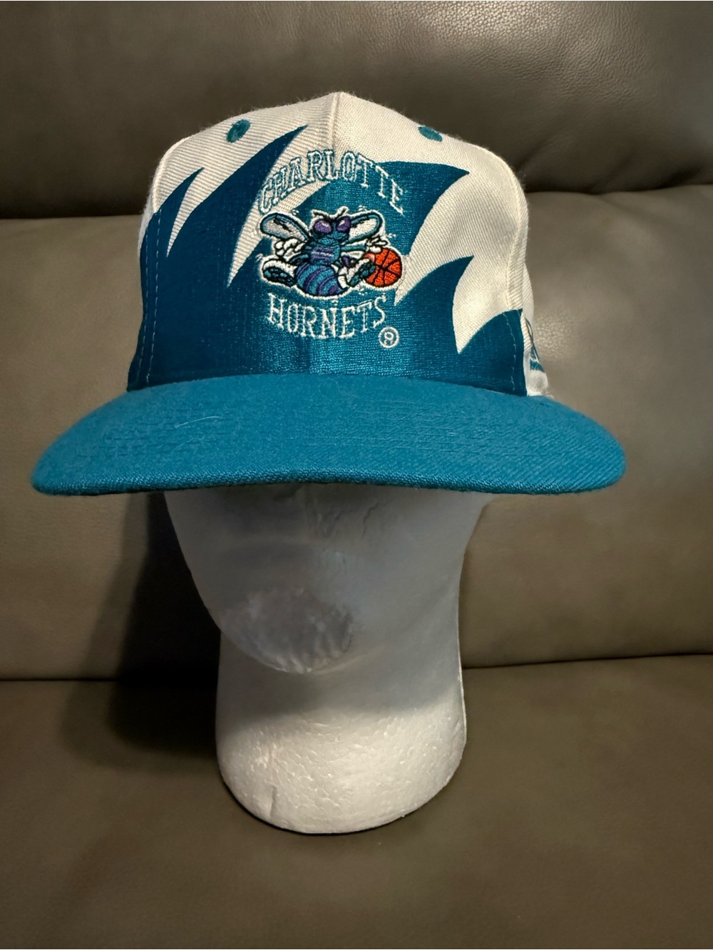 Vintage 90’s Logo Athletic Charlotte Hornets Teal and White Snapback Hat